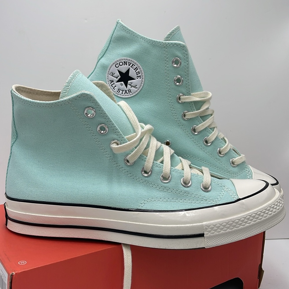 Converse Men’s A08614F
CHUCK 70 HI
POLAR BEAM/EGRET/BLACK Sneakers - Picture 7 of 16